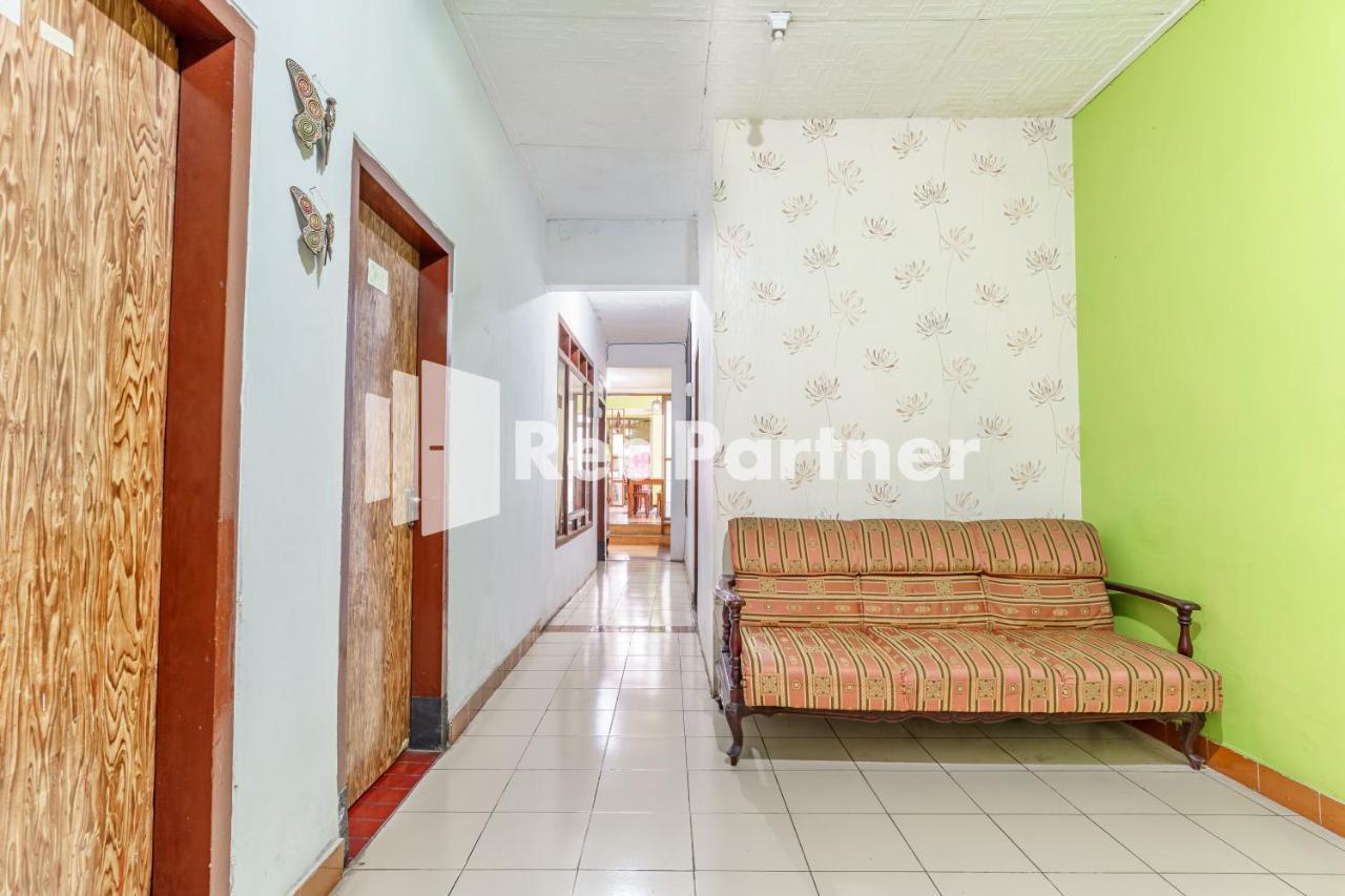 Nafisa Homestay Syariah Near Jatim Park 3 Batu Mitra Reddoorz Malang Ngoại thất bức ảnh