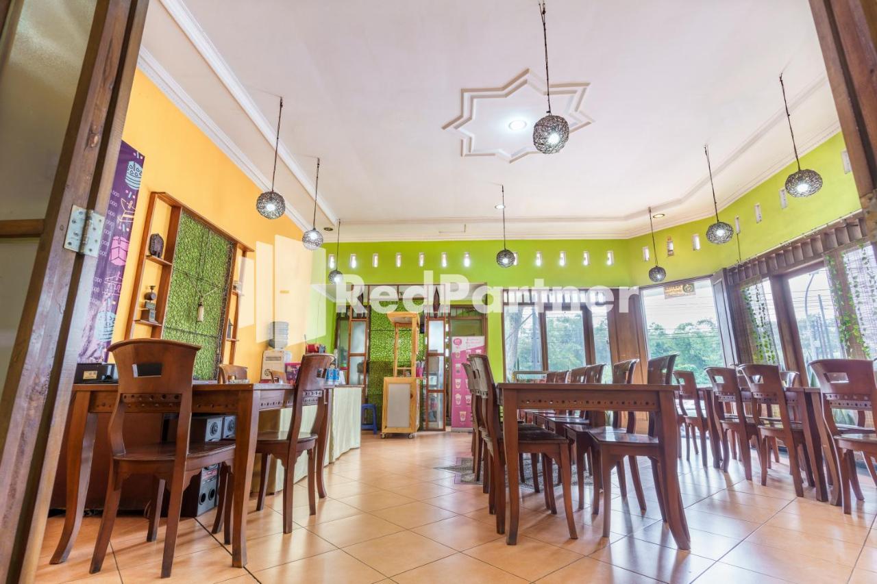 Nafisa Homestay Syariah Near Jatim Park 3 Batu Mitra Reddoorz Malang Ngoại thất bức ảnh
