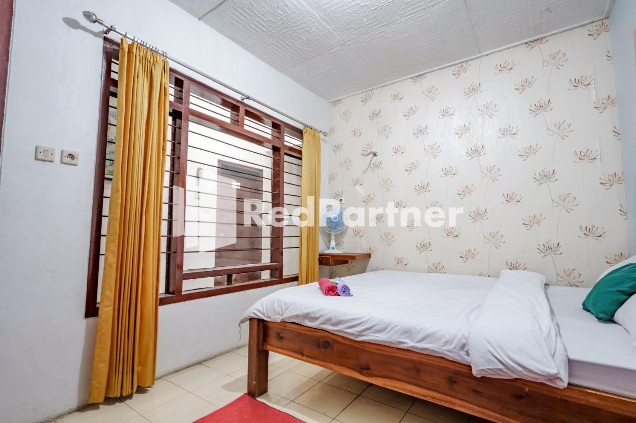 Nafisa Homestay Syariah Near Jatim Park 3 Batu Mitra Reddoorz Malang Ngoại thất bức ảnh